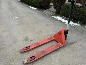 Ponúkam na predaj paletový vozík 2000 - 11