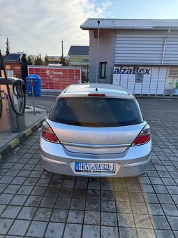 🚘 Opel Astra H 1.4 (2007) - 11
