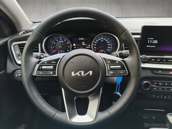 Kia XCeed 1.5 T-GDi M6 GOLD - Deluxe White - 11