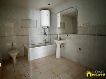 NA PREDAJ rodinný dom s veľkým potenciálom v tichej lokalite - 11