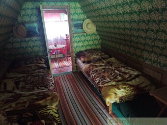 Dvojpodlažná chatka v tichej chatovej oblasti nad obcou Mo - 11