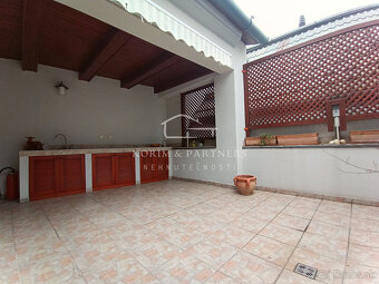 Výnimočný trojizbový apartmán v samotnom srdci Komárna - 11