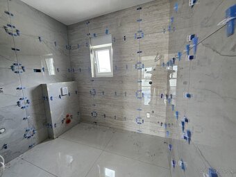 Novostavba apartmánu v Chorvátsku na ostrove VIR. - 11