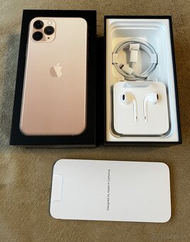 iPhone 11 Pro 64 GB Gold + Apple watch SE (2020) 44 mm - 11