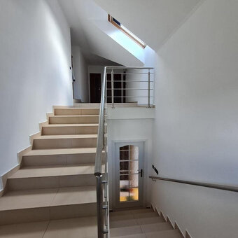 - R E Z E R V O V A N É - LUXUSNÝ RODINNÝ APARTMÁNOVÝ DOM 35 - 11