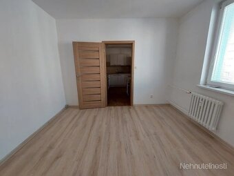 Prenájom - trojizbový byt, SNP, Holíč - 11