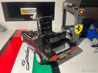 Lamborghini Countach 1:18 - 11