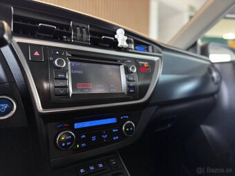 Toyota Auris 1.8 Hybrid A/T 2014 - 11