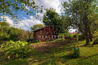 Záhrada s malebnou, zateplenou chatkou – Kalvária,... - 11