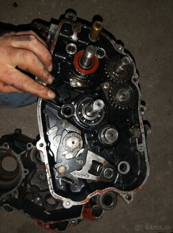 Rozpredám motor cagiva125 +niake dieli - 11
