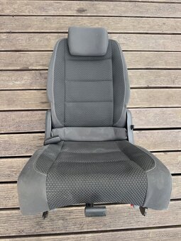 Zadné sedačky VW Touran - 11