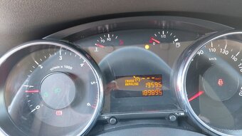 Peugeot 3008 1.6 HDi FAP 110k Confort Pack - 11
