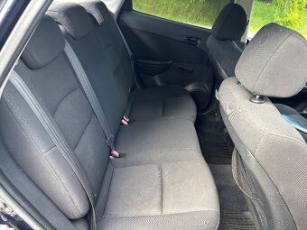 Hyundai i30 1.6 CW CRDi nafta manuál 66kw - 11