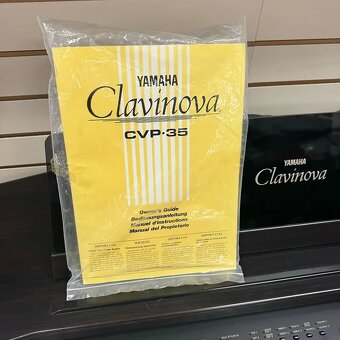 CLAVINOVA CVP-35 Pod stromček - 11