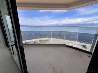Predaj luxusného apartmánu (S6) priamo na pláži s parkovacím - 11