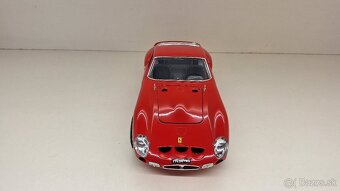 1:18 FERRARI GTO 1962 - 11