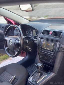 Škoda Octavia Combi 2.0TDI DSG - 11