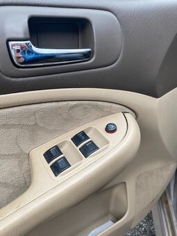Honda Civic 7g sedan 1.6 v-tec - 11