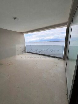 Predaj luxusného apartmánu (S9) priamo na pláži s parkovacím - 11