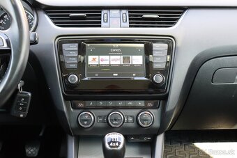 Škoda Octavia Combi 2.0 TDI Elegance/Style 4x4 - 11
