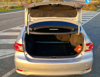 TOYOTA COROLLA 1,6L benzín - sedan - 2011 - 11