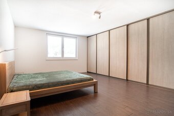 Nadštandardný dom s veľkým pozemkom - Pereš - Predaj - 11