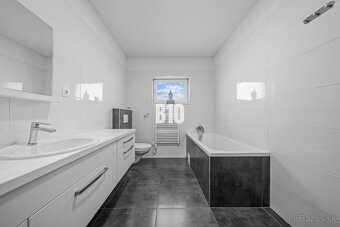 RODINNÝ 4 IZBOVÝ BUNGALOV VO HVIEZDOSLAVOVE - 11