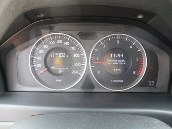 Volvo XC70 2,4D5 120KW Momentum Man. AWD 2012 DPH - 11