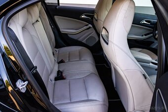 Mercedes-Benz A250 AMG Line - 11