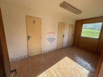 Na predaj rodinný dom / chata v tichej časti Banskej Štiavni - 11