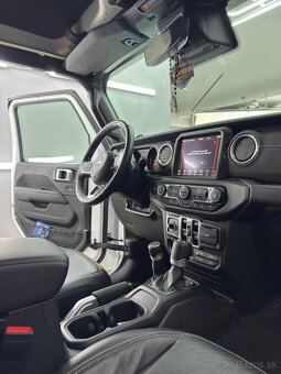 Predám Jeep Wrangler SAHARA 2.0T 4x4 DPH - 11