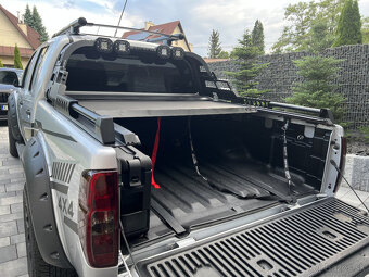Hliníkovú roleta korby Nissan Navara D23, D40 - 11