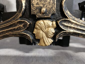 Staré pekne dvoumiskové váhy se ženou po renovacii - 11