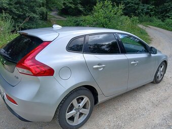VOLVO V40 D2 - 11
