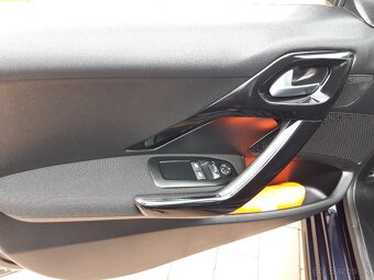 Peugeot 208 - 11