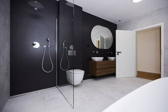 NA PREDAJ- EXKLUZÍVNY- 5 - IZBOVÝ RODINNÝ DOM, MALÁ IDA - PA - 11