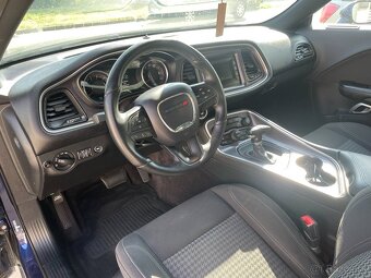 Dodge Challenger - 11