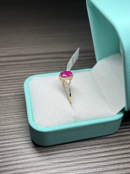 💍 Luxusný prsteň s prírodným rubínom a diamantmi - 11