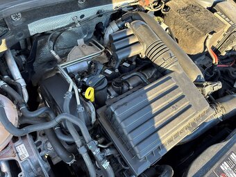 Predám Volkswagen Golf VII 1.2 TSI (77 kW), r.v. 2014 - 11