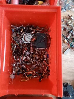 Stare radiotechnicke sučiastky - 11