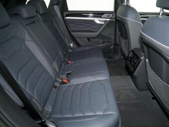 Volkswagen Touareg 3.0TDI R-Line BlackStyle 4x4 Automatic - 11