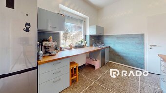 RADO | Na predaj 3i byt + garsónka v RD | pozemok | garáž |  - 11