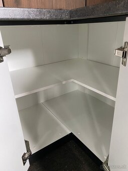 Moderná kuchynská linka bez spotrebičmi - 11