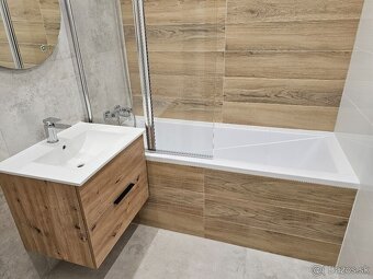 NOVOZREKONŠTRUOVANÝ 3 izb. byt ROSNÁ ul. blízko centra mesta - 11