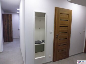 KARPATSKÁ: 3-izb. ZREKONŠT. a ZARIADENÝ byt s loggiou, 71 m2 - 11