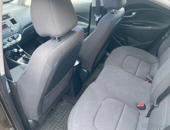 KIA RIO 1.2 benzín 62kW 2015 92 000 km - 11