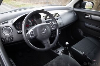 Suzuki Swift 1.3 benzin / TOP VÝBAVA / - 11