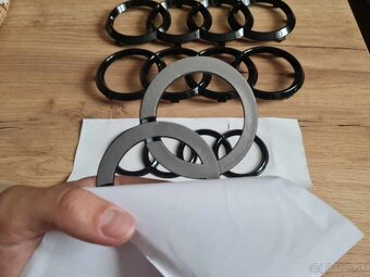 AUDI Čierne lesklé znaky - 11