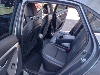Hyundai i30 1.6 CRDI/94 KW STYLE MT6 + ZIMNE PNEU - 11