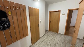 Predám velký 2-izbový byt po komplet rekonštrukcii ZARIADENÝ - 11